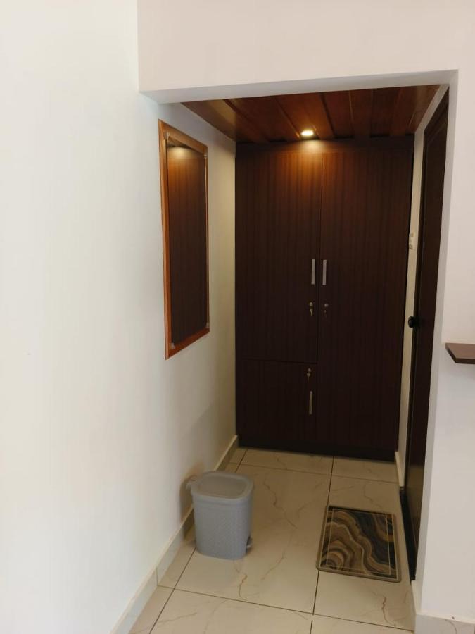 The Royal Island Otel Mundrothuruth Dış mekan fotoğraf