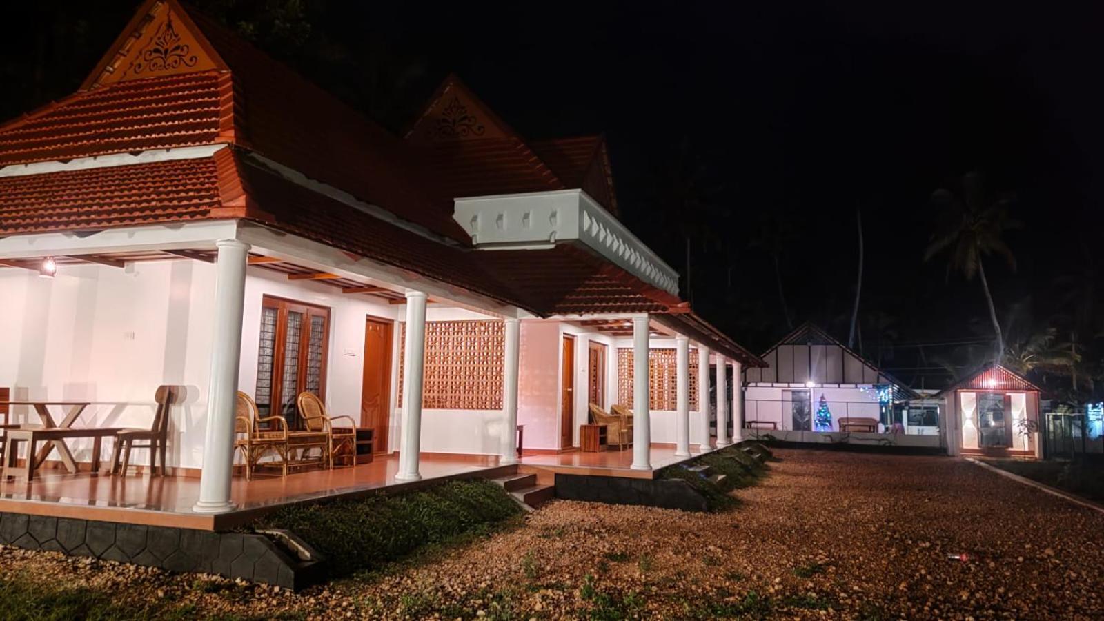 The Royal Island Otel Mundrothuruth Dış mekan fotoğraf